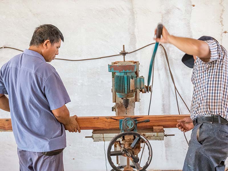 正安楼梯地板柜门的油漆修复-11